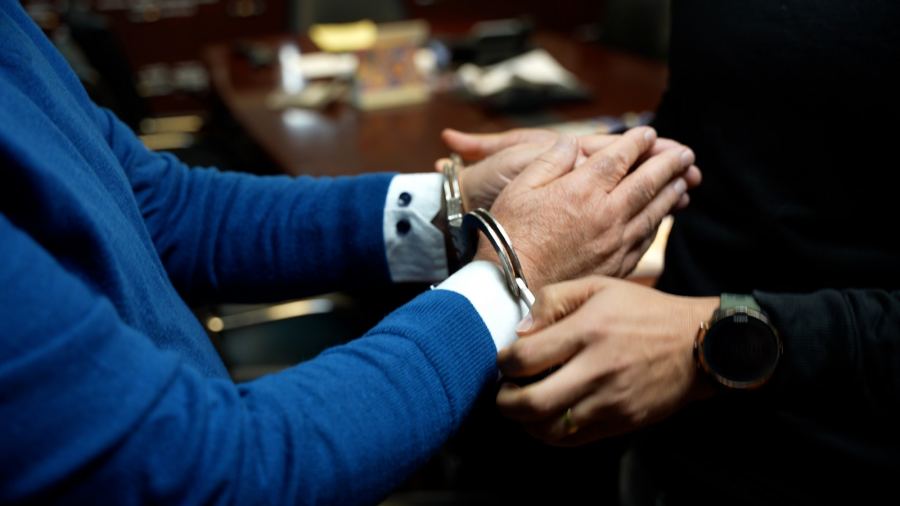 القدس : اعتقال مشتبه من بيت حنينا بالاستيلاء على اراضي للدولة